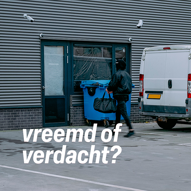 Foto met verdachte man en tekst vreemd of verdacht
