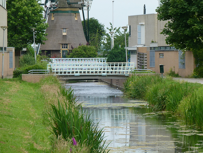Foto van één van de bruggen die opgeknapt wordt.
