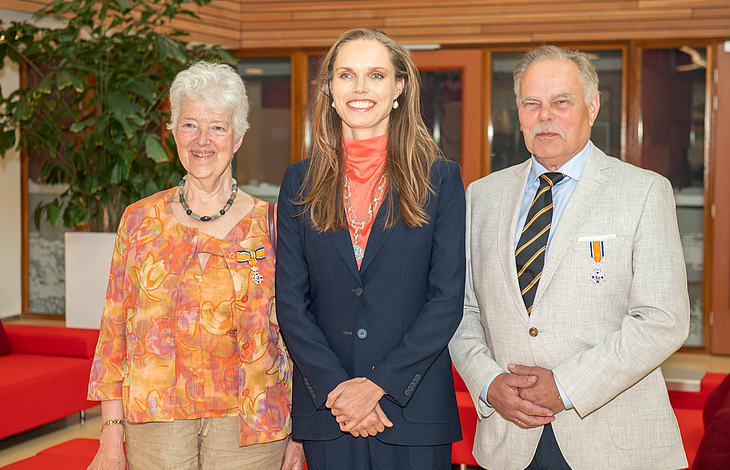 Foto van de gedecoreerden met de burgemeester 